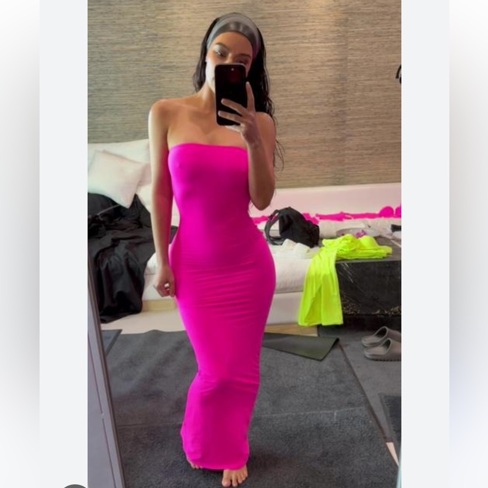 Skims fits everybody neon pink tube dress